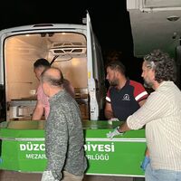 Birlikte yaşadığı kadının boğazını kesti