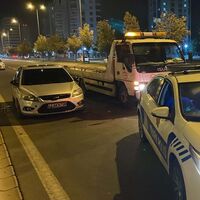 Polisten kaçarken araç içinde şoför değiştirdiler