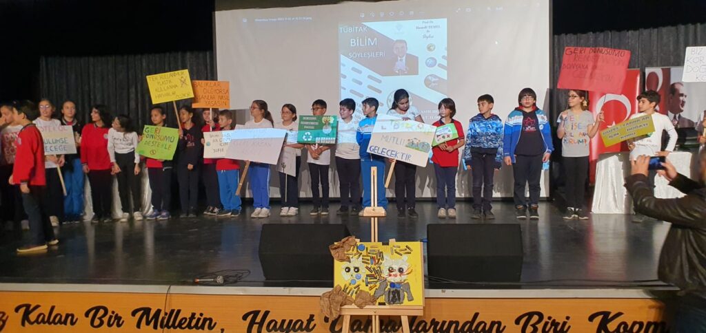TÜBİTAK Bilim Söyleşi programı çevre bilinci pankartlar ile şenlendi