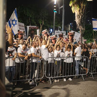 Netanyahu’nun evinin önünde protesto