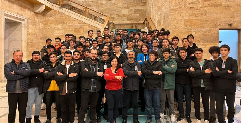 Diyarbakırlı Proje Okulu Öğrencileri Mecliste Ağırlandı