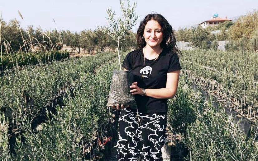 Selin Çelik den Depremzedelere Fidan Desteği