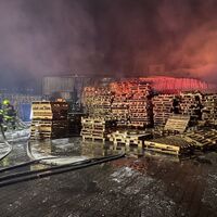 Palet fabrikasında yangın