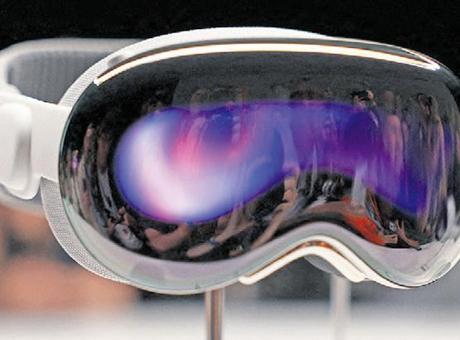 Apple Vision Pro ABD’de piyasaya çıktı