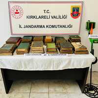 Kaçak kazıya suçüstü: 43 el yazması kitap ele geçirildi
