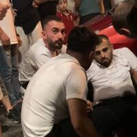 Alışveriş yapan kadına seken kurşun isabet etti