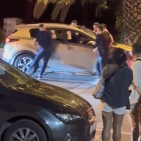 İstanbul’un göbeğinde yaşandı: Aracın önünü kesip içindekileri dövdüler