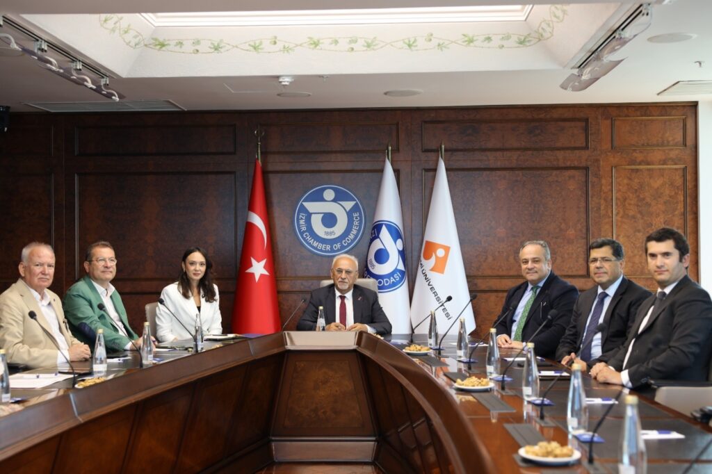 MESLEKİ YETERLİLİK KURUMU BAŞKANI PROF. DR. NECMİ İLHAN VE BERABERİNDEKİ HEYET İZMİR’DE BİR DİZİ ZİYARET VE ETKİNLİK GERÇEKLEŞTİRDİ.