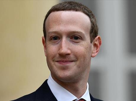 Mark Zuckerberg: Akıllı telefonlar artık miadını doldurdu