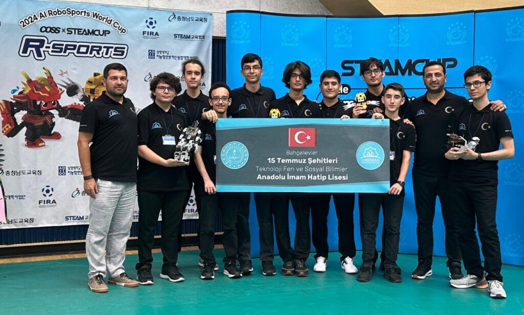 İMAM HATİPLİ ÖĞRENCİLER, ROBOT YARIŞMASINDA DÜNYA ŞAMPİYONU OLDU