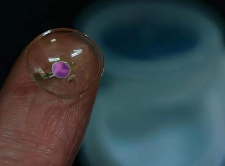 Bilim kurgu gerçek oluyor: Dünyanın ilk kablosuz OLED kontakt lensi